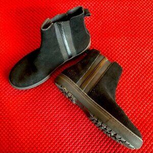 J/SLIDES Sz 7  Suede Upper Rubber Sole Pull On Booties J Slides